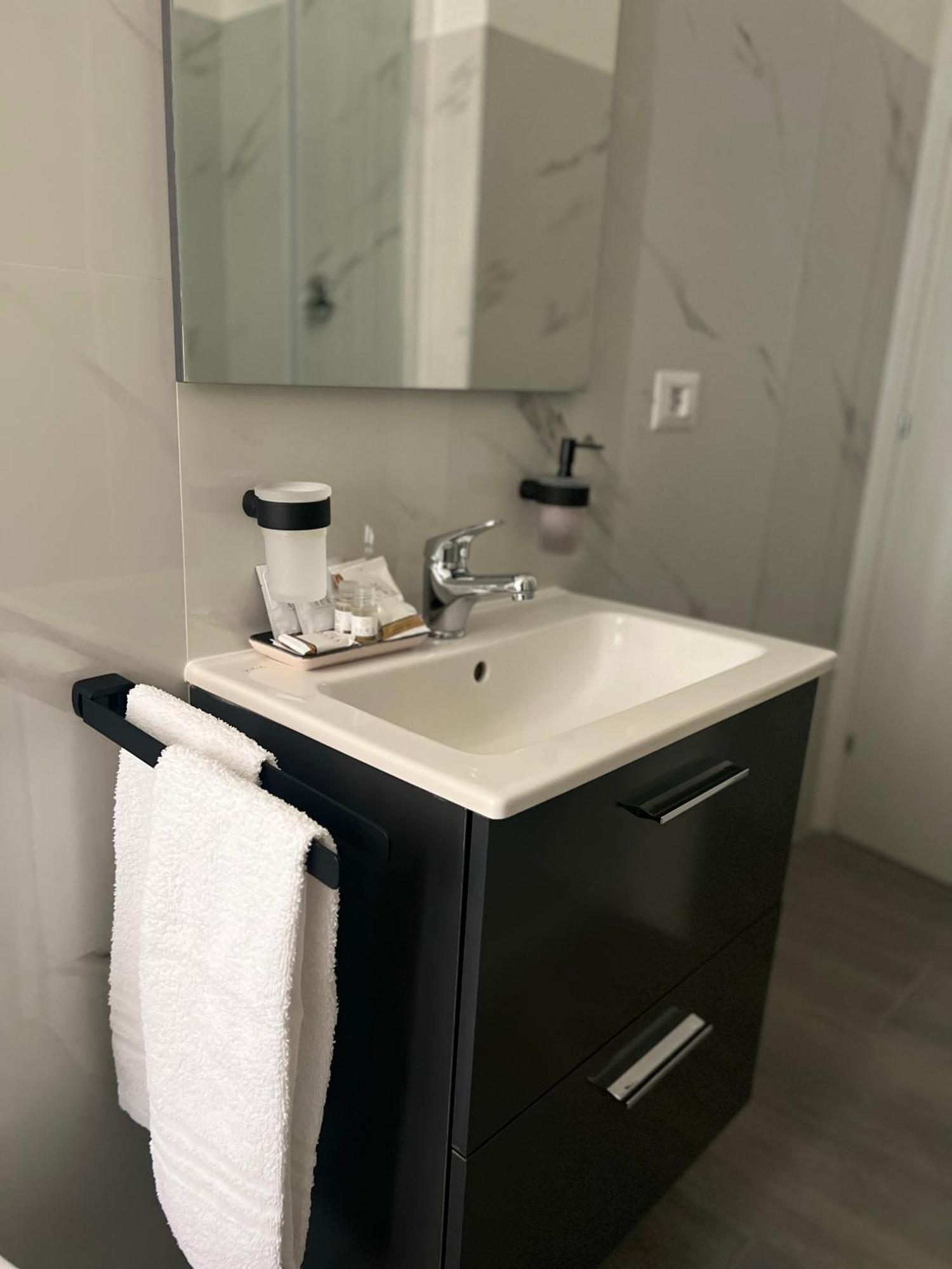 Tiburtina Flam Guest House Rome Bagian luar foto